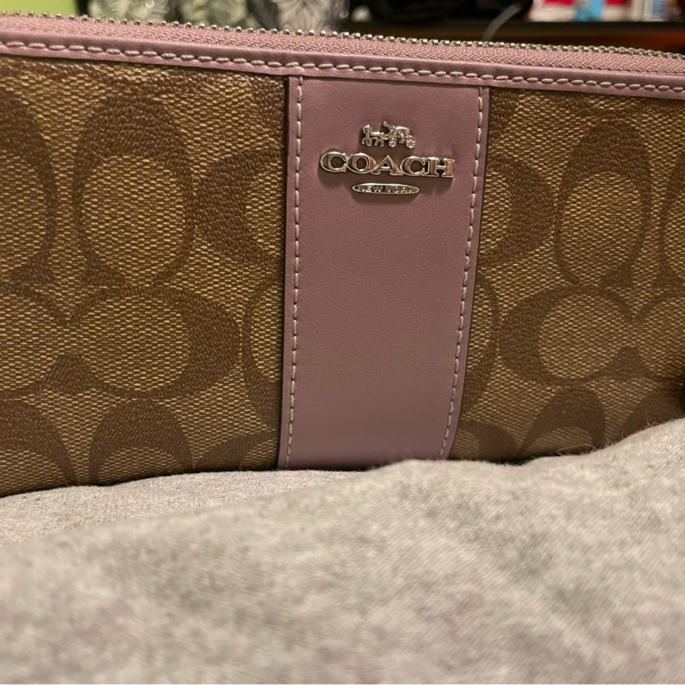 Like New Signature coach wallet